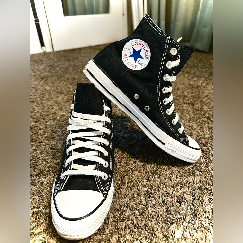Unisex Converse Chuck Taylor All Star Black & White High-Tops- Men’s Size 7